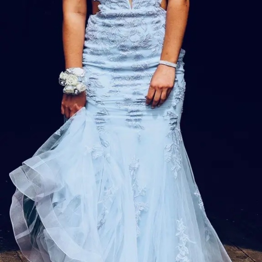 Prom - Picture 2 of 6